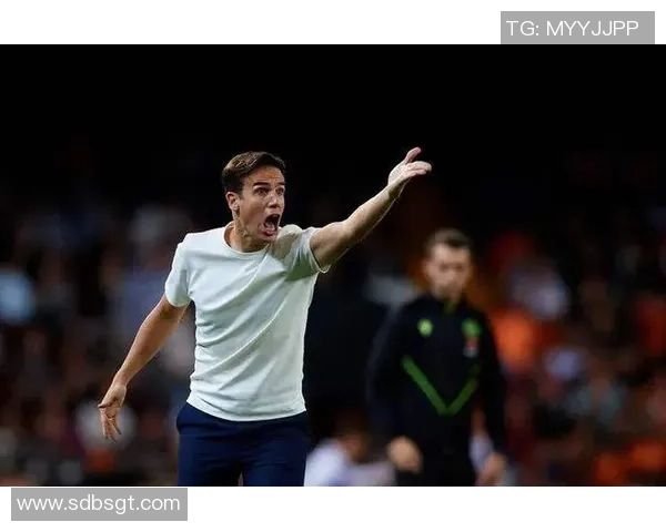 沉迷夜店的足球明星们如何在光鲜外表下隐藏真实生活的烦恼与挣扎